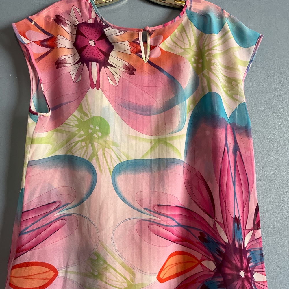 SELLING VERTIGO TOP FOR WOMEN SIZE MEDIUM COLOR FLORAL PATTERN SLEEVELESS BNWOT - Picture 10 of 13